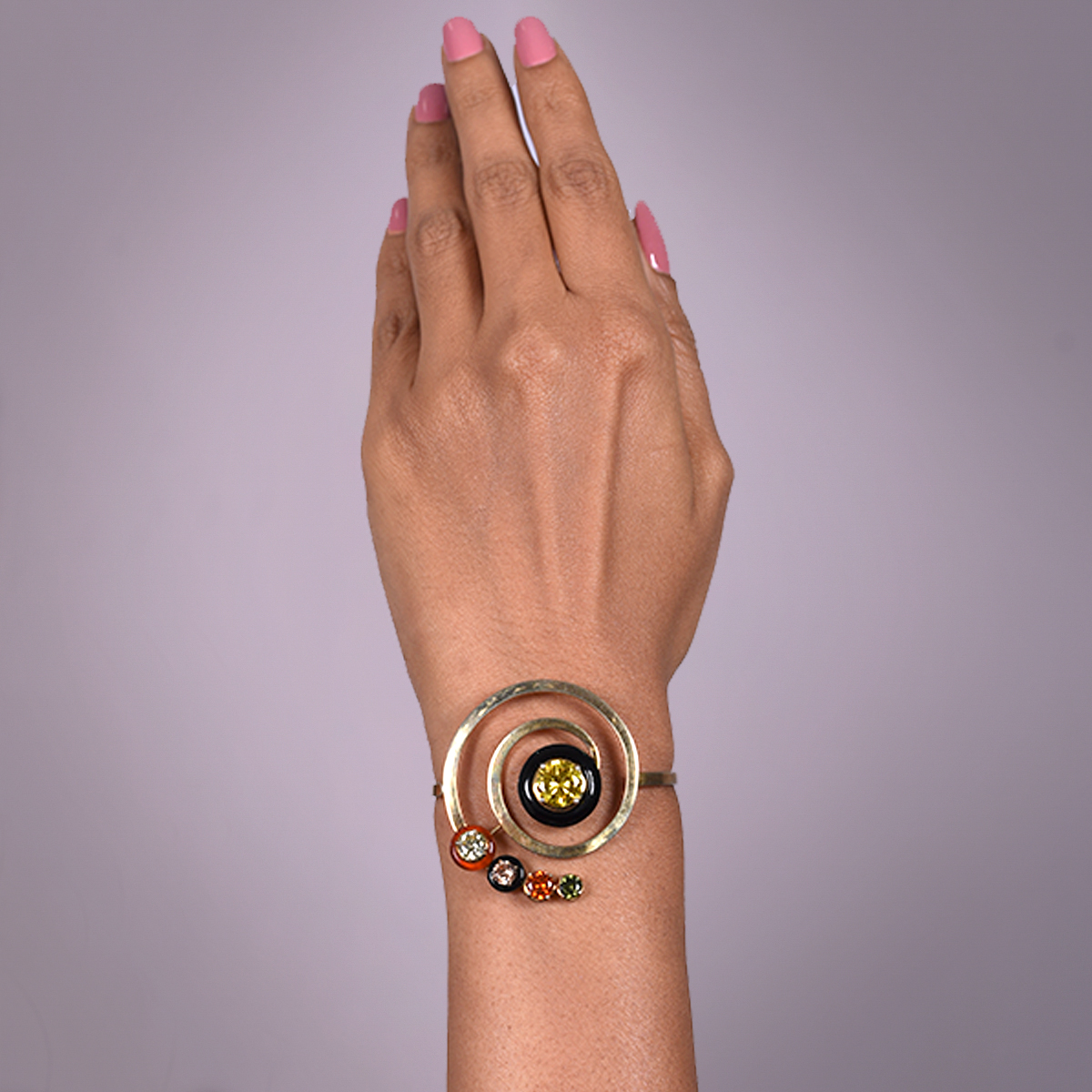 Sargamix Gold Hypno Spiral Silver Onyx Bangle - Image 3