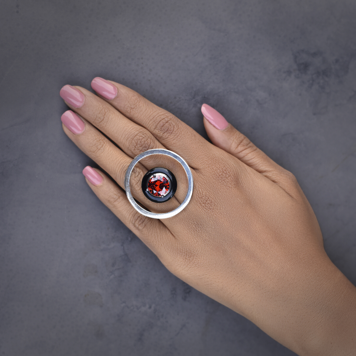 Sargamix Suspended Circles Silver Onyx Ring - Image 3